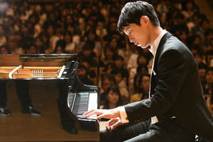 坂口健太郎はピアノ弾ける？演奏動画に驚愕！